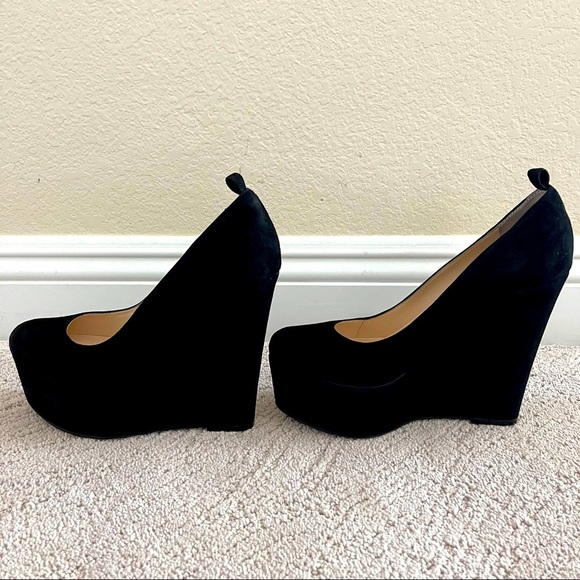 Boutique 9 Suede Wedge - Picture 4 of 10